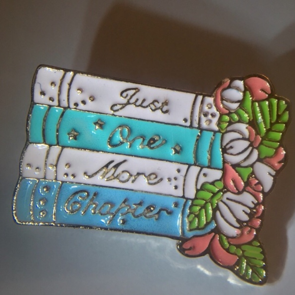 Book Lover’s pastel enamel & gold tone pin NWT